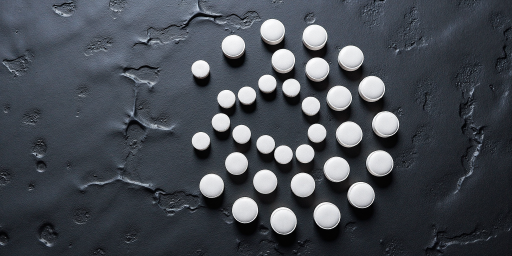 腾讯公司标志，红色圆形背景，白色字母T，简洁醒目的设计风格