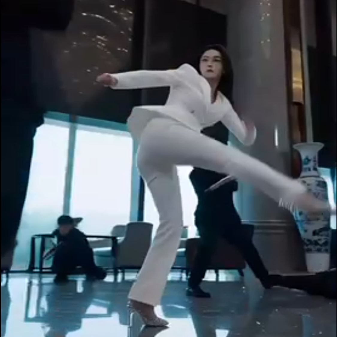 AI生成科幻短片海报,充满未来主义色彩,几何形状构成的城市景观,霓虹灯光效果,动态模糊背景